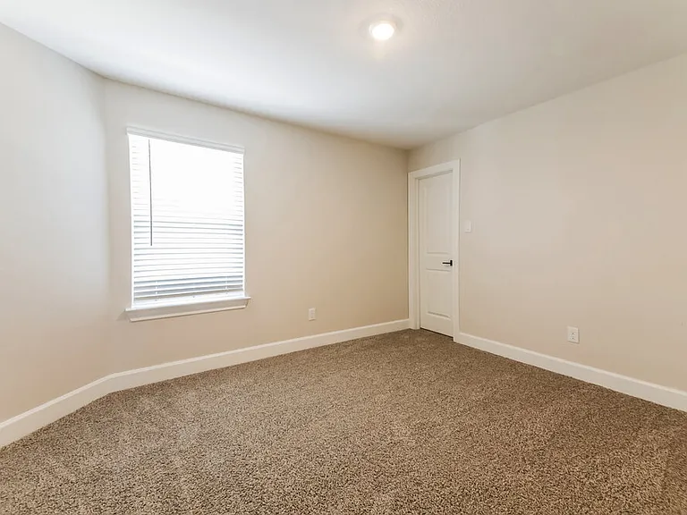 706 Princeton Hts — Photo 15