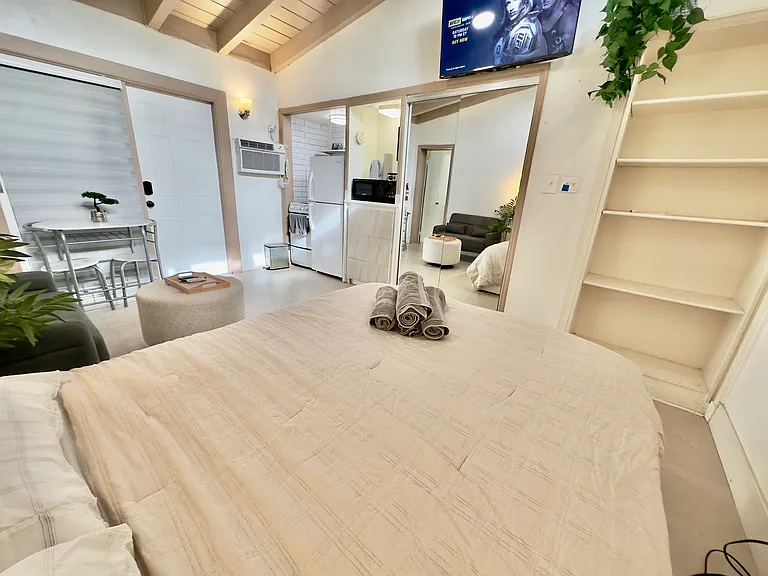 1943 Rodman St #2 — Photo 9