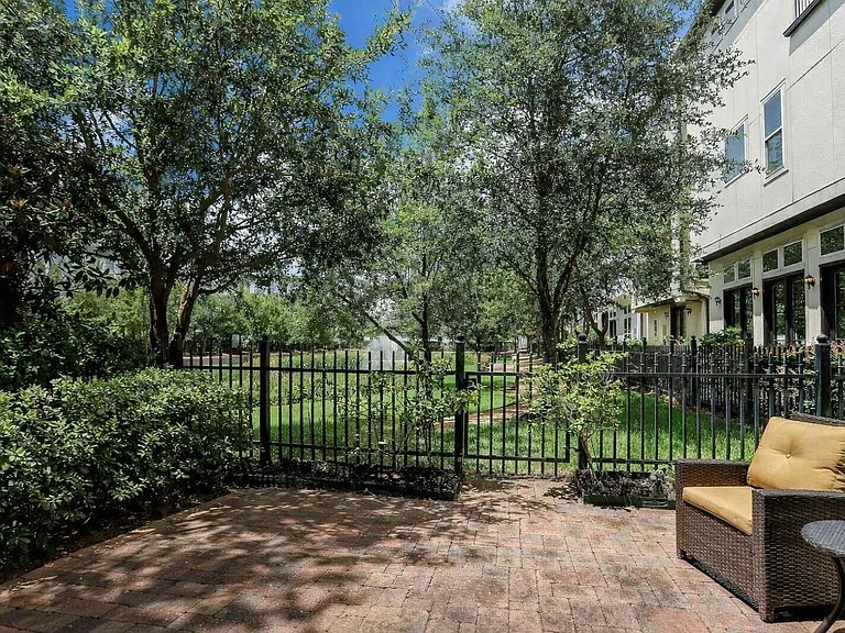 10912 Wrenwood Park — Photo 23