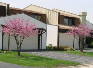 49 Westwood Ct, Indian Head Park, IL 60525