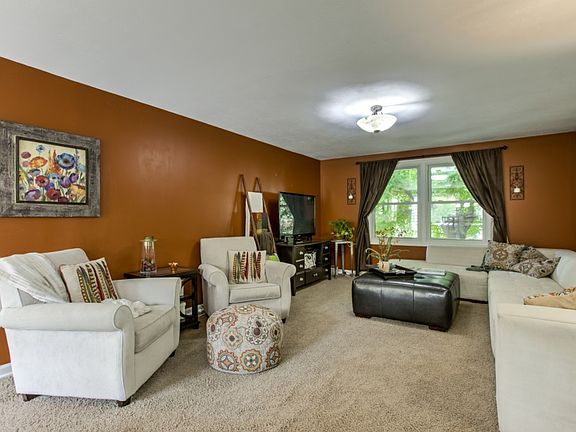 4th image of 831 S 67th Ave