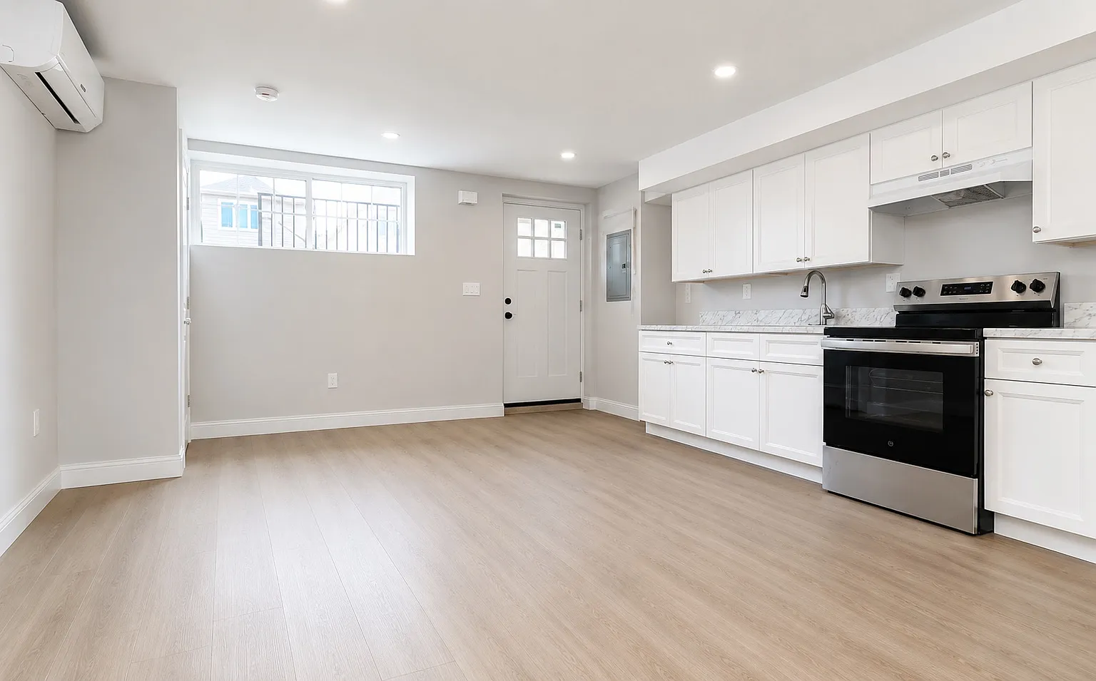 Studio, 300 sqft, $1,100 — Photo 2