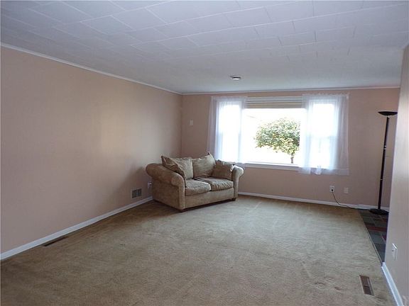 4th image of 1258 Lake St