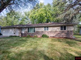 1719 Kathleen Dr, North Mankato, MN 56003