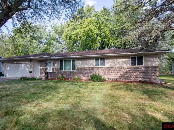 1719 Kathleen Dr, North Mankato, MN 56003