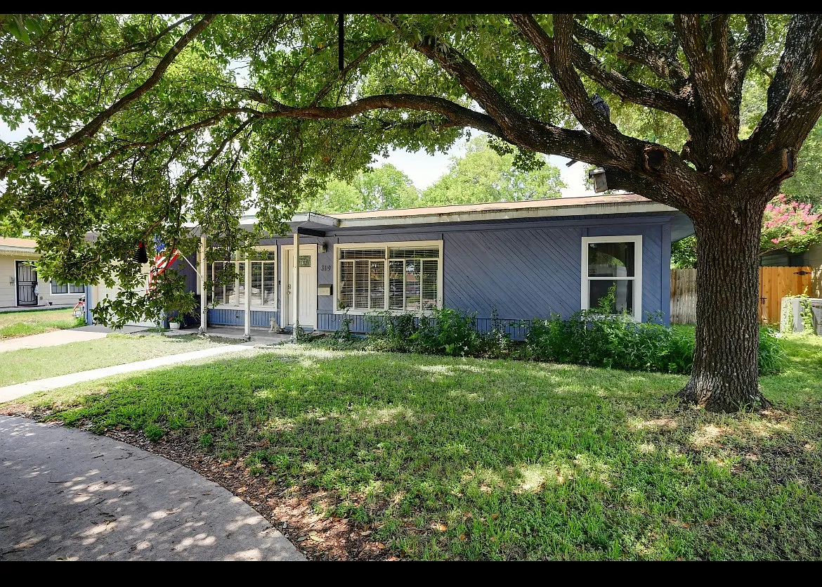 Building Photo - 319 Bryn Mawr Dr