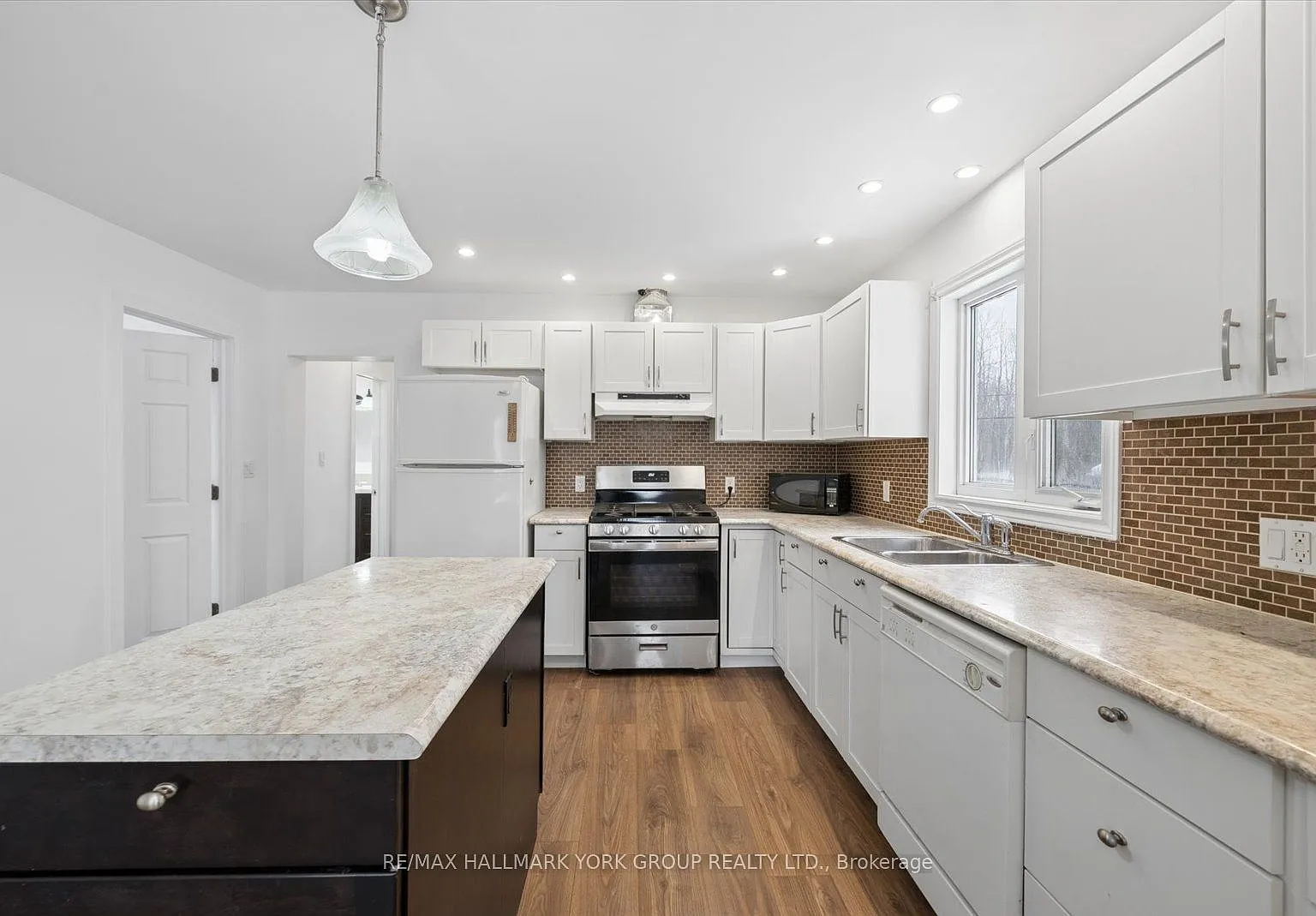3 bed, $2,300 — Photo 4