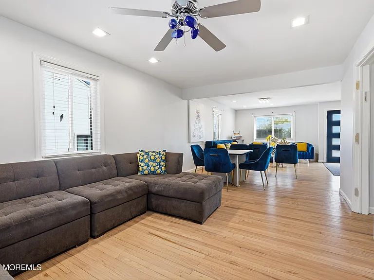 970 Van Court Ave — Photo 11