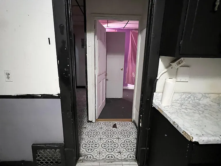 NE Monroe St — Photo 12