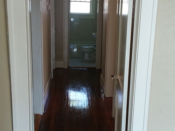 4th image of 107 W Giddens Ave