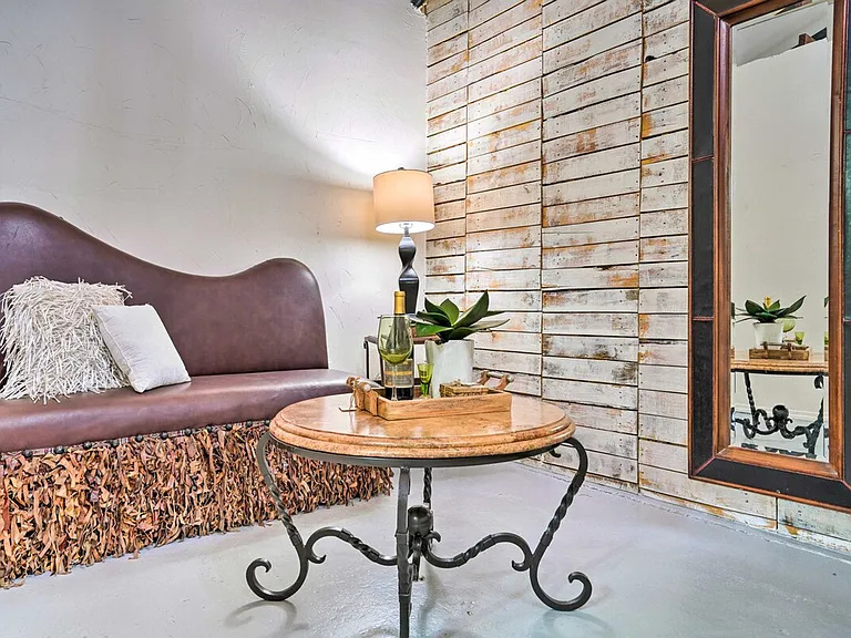 Building's Lounge