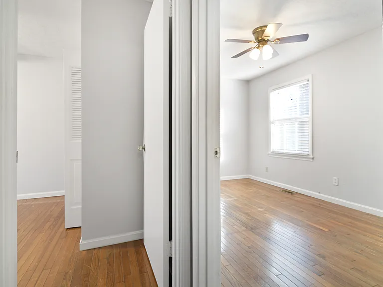 404 W Hill St — Photo 7