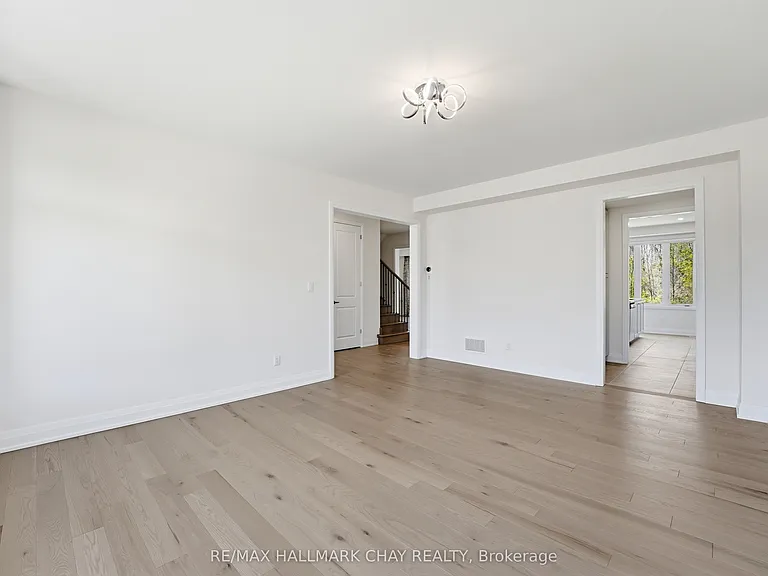 25 Del Ray Cres — Photo 4