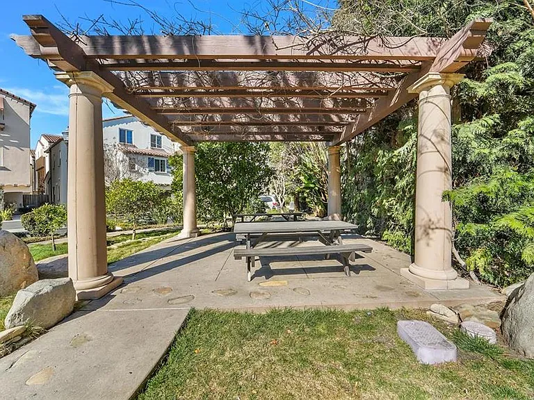 96 Bates Ln — Photo 10