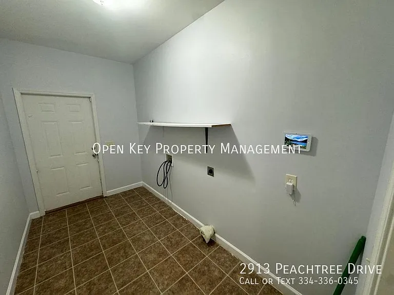 2913 Peachtree Dr — Photo 17