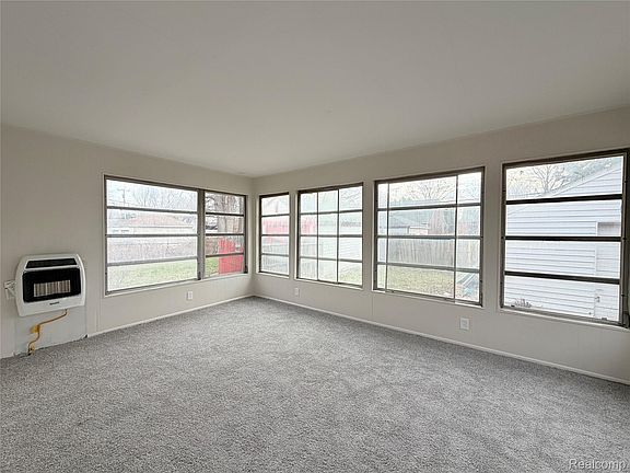 5th image of 9832 Balfour Rd