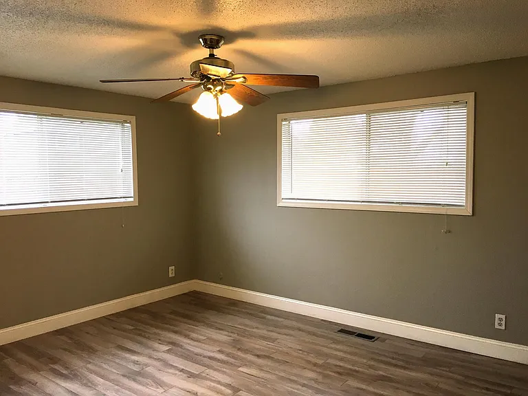 4000 Lakeside Dr — Photo 14