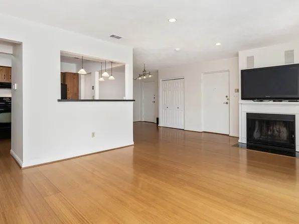 5 April Ln APT 31, Lexington, MA 02421