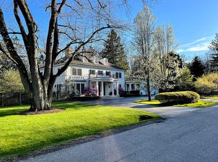 1001 E Donges Ln, Bayside, WI 53217