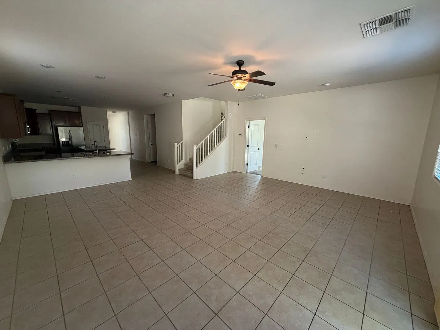 3 bed, 3.0 bath, 2384 sqft, $2,300 — Photo 2
