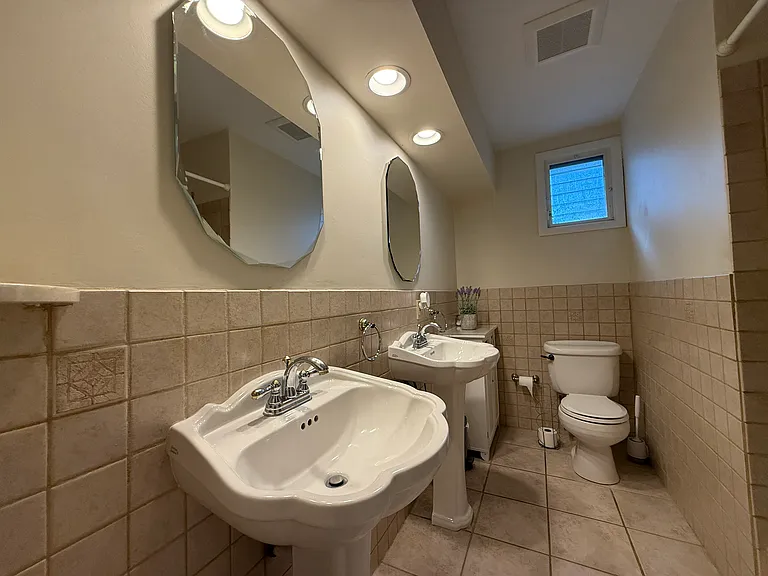 806 Warfield Ln — Photo 18