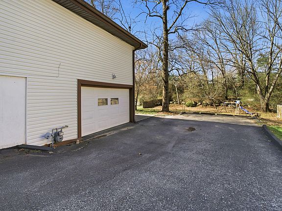 4th image of 957 S Mission Avenue