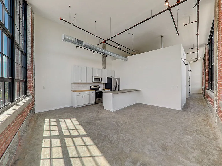 2327 Texas Ave — Photo 25