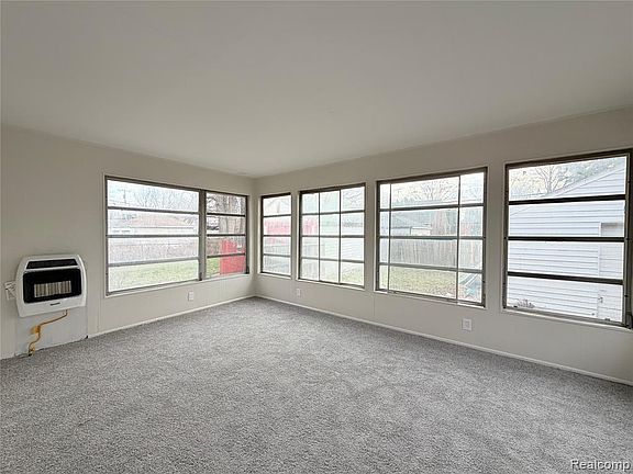 5th image of 9832 Balfour Rd