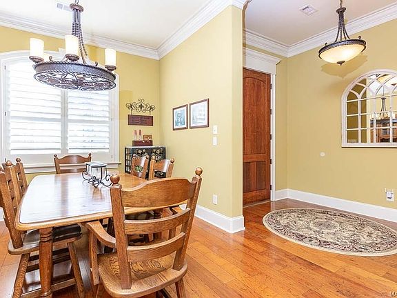3rd image of 9518 Crescent Lodge Dr