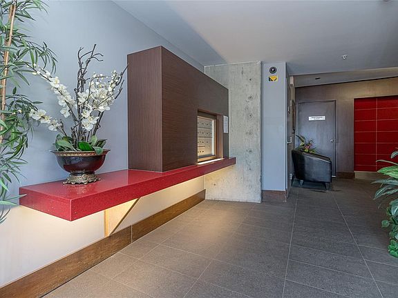 3rd image of 1008 Tillicum Rd #201