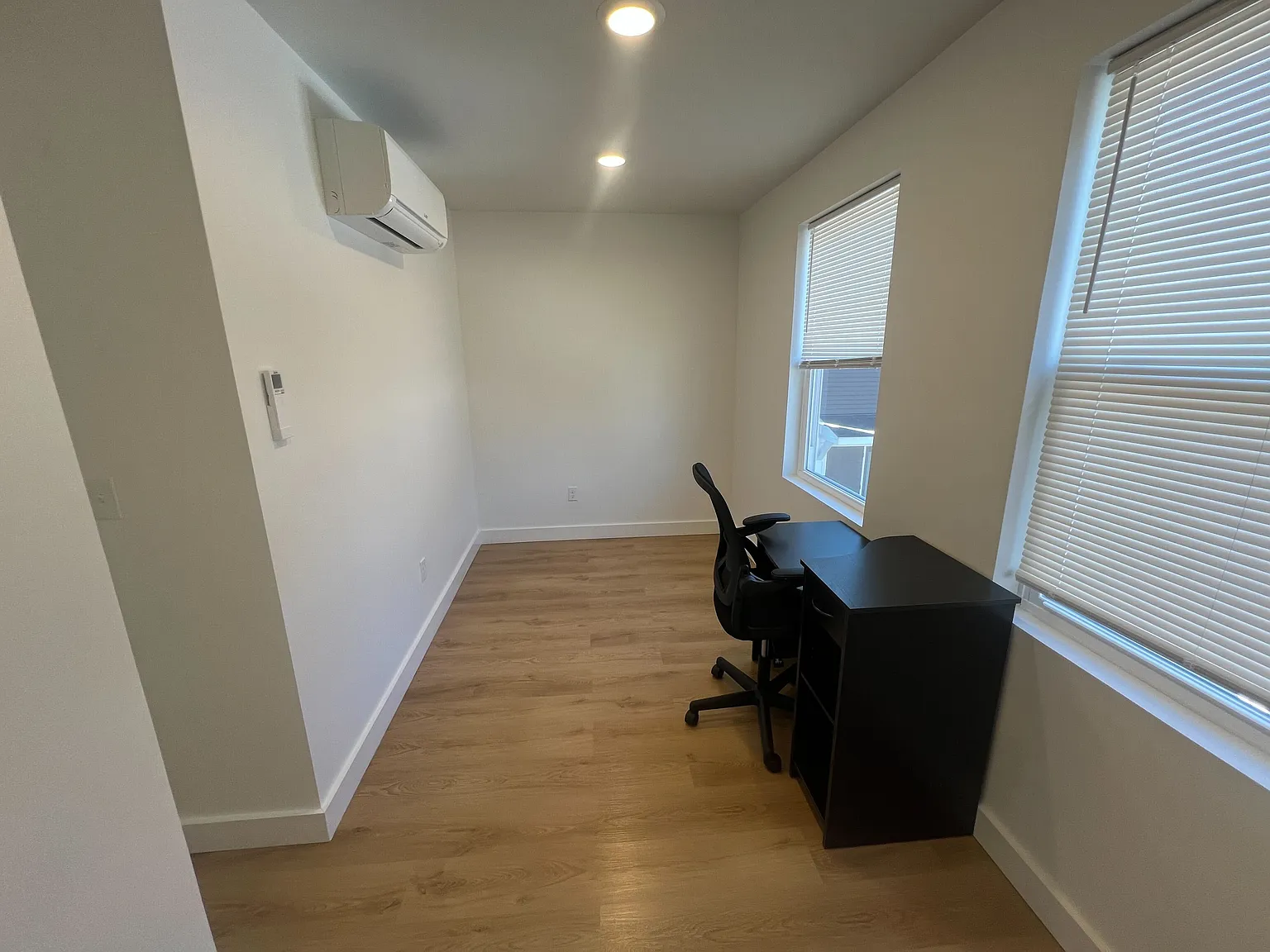 2 bed, 840 sqft, $3,300 — Photo 2