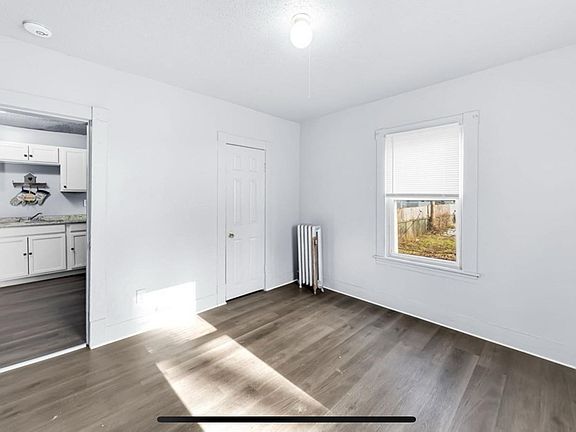 5th image of 161 Kensington Ave #1L