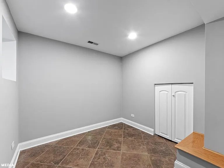 2025 W Walton St #1 — Photo 12