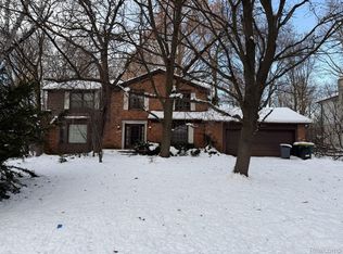 34630 Old Timber Rd, Farmington Hills, MI 48331