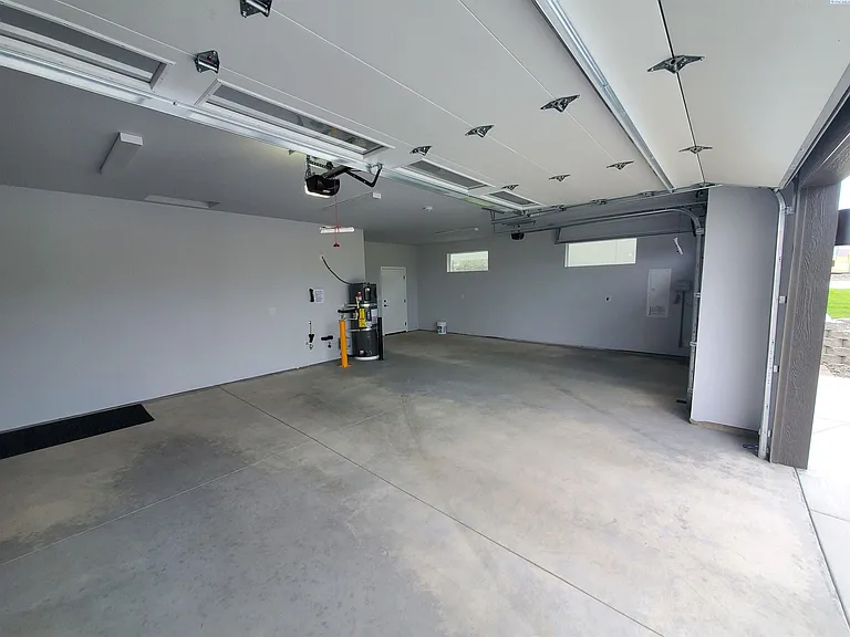 4130 N Clover Rd — Photo 31