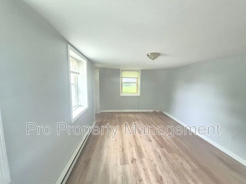 2 bed, 1.0 bath, $1,595 — Photo 4