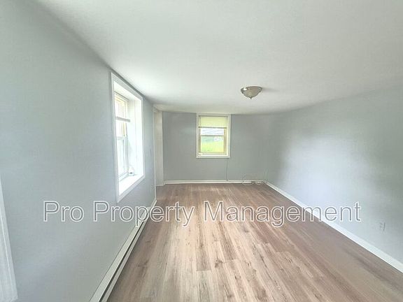 4th image of 14 Edgewood Rd #1