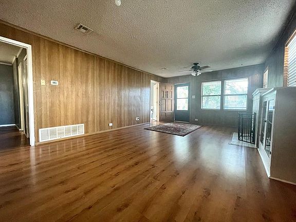 5th image of 515 W Avenue K