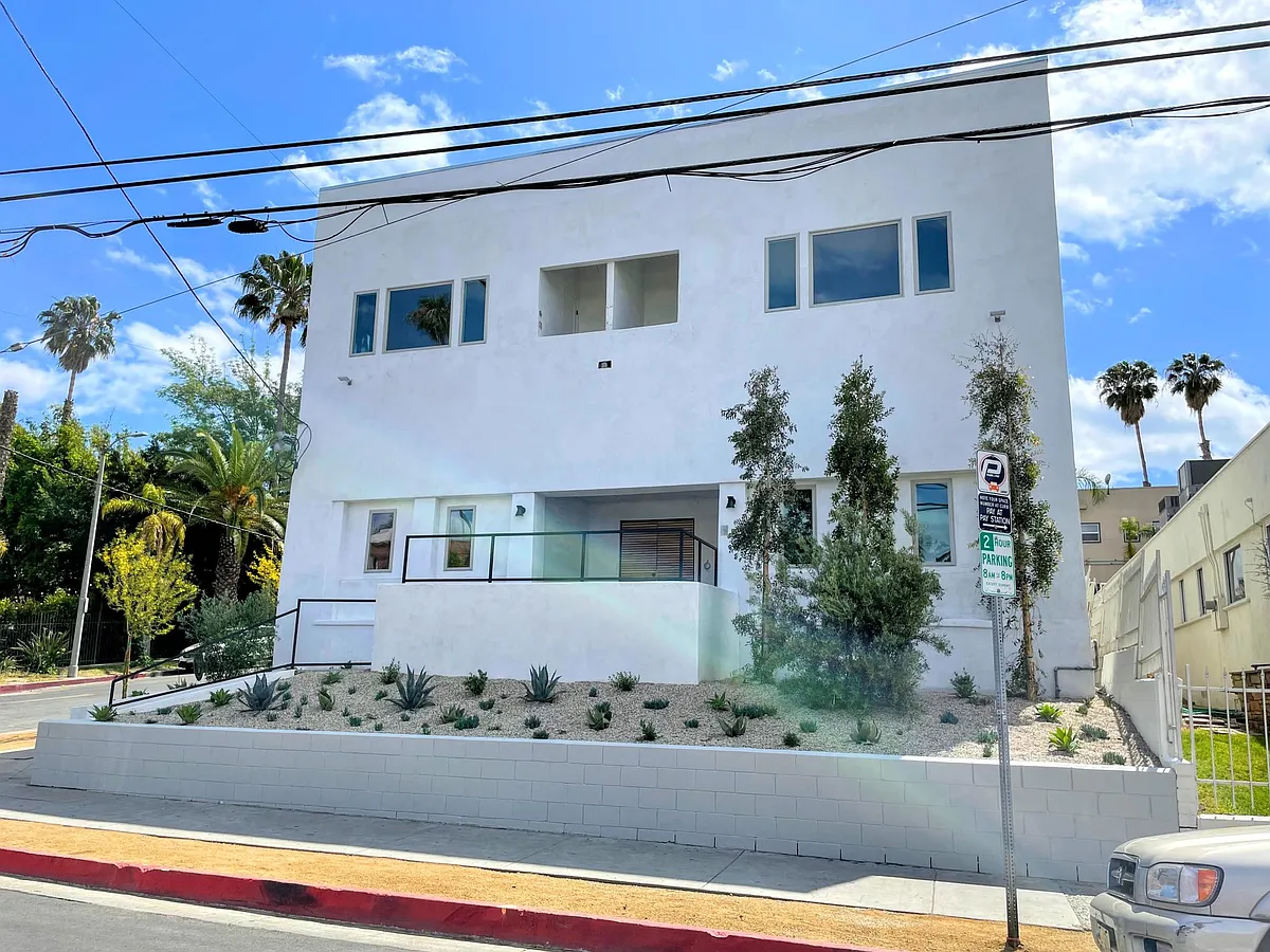 Building Photo - 3700 W Sunset Blvd #3