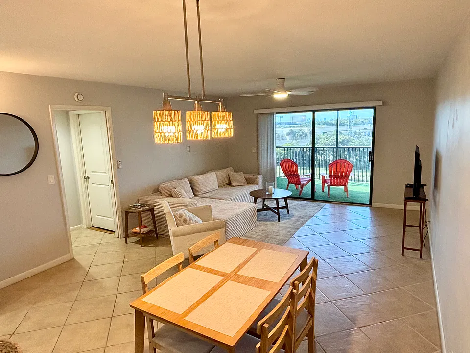 2202 S Cypress Bend Dr #607