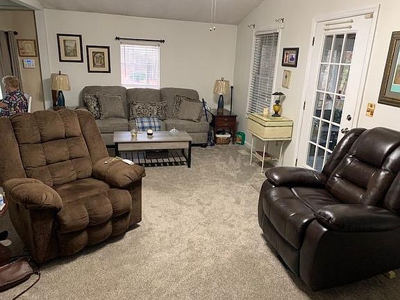 4th image of 466 Pineywood Dr