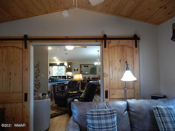 3rd image of 1060 S Fox Ln