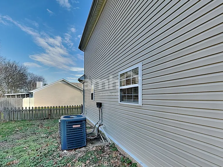 2126 Burgess Ln — Photo 20