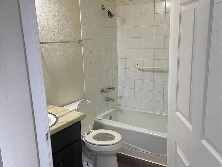 544 Charleston St SE — Photo 4