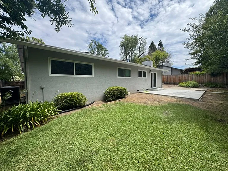 2661 Buena Vista Ave — Photo 18