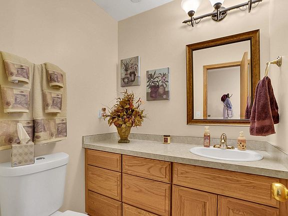 3rd image of 193 Manor Ln