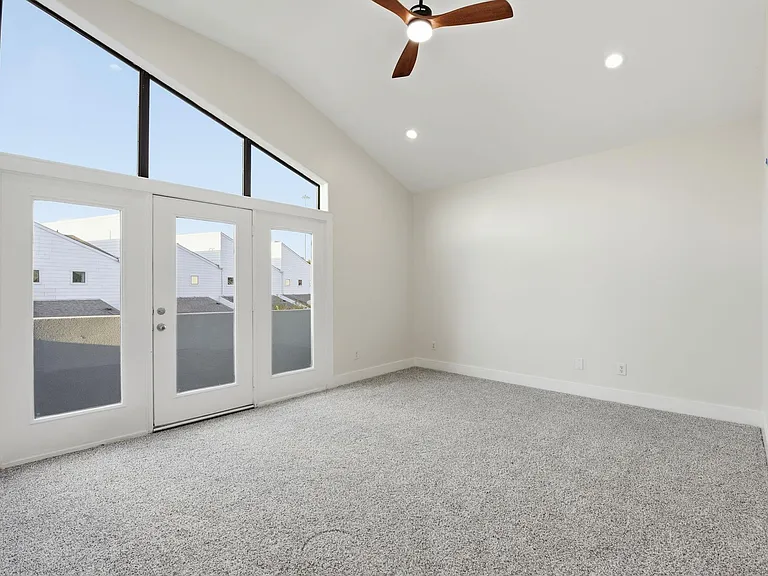 2028 Tuam St — Photo 15