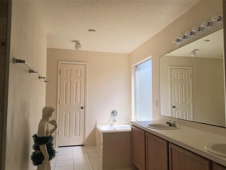 13519 Elder Bridge Dr — Photo 12
