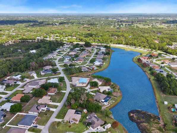 5902 NW Tyrol Court, Port St Lucie, FL 34983