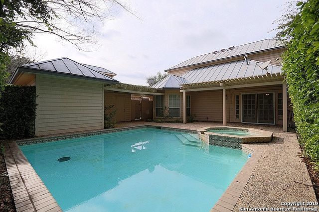 1st image of 8 Campden Ct